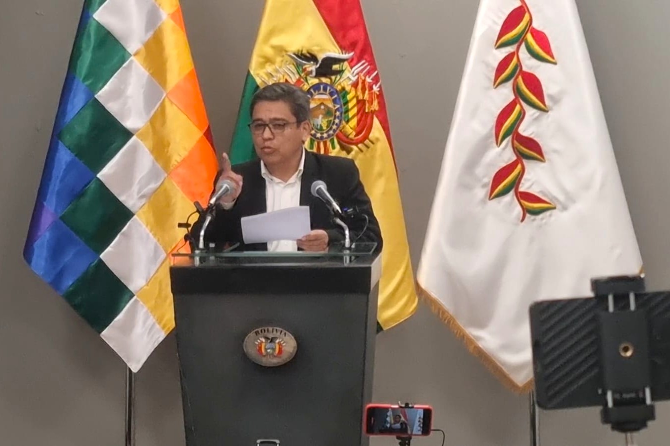 Gobierno denuncia un “plan macabro” financiado por el narcotráfico y apunta a Evo Morales 